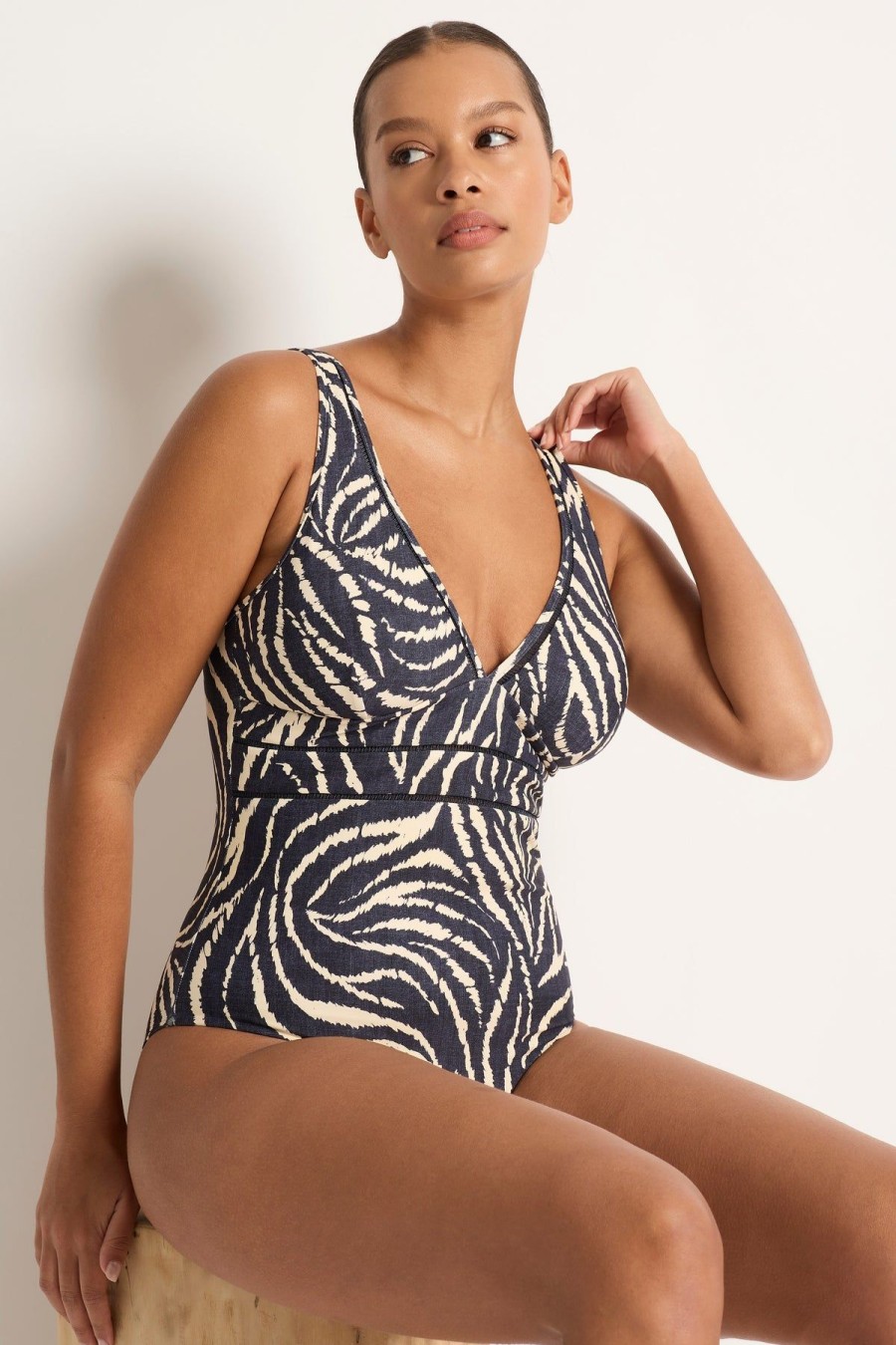 Monte & Lou Multi Fit V One Piece Mesura | Bikini Tops